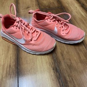Nike sneakers in great condition size 3.5 Y